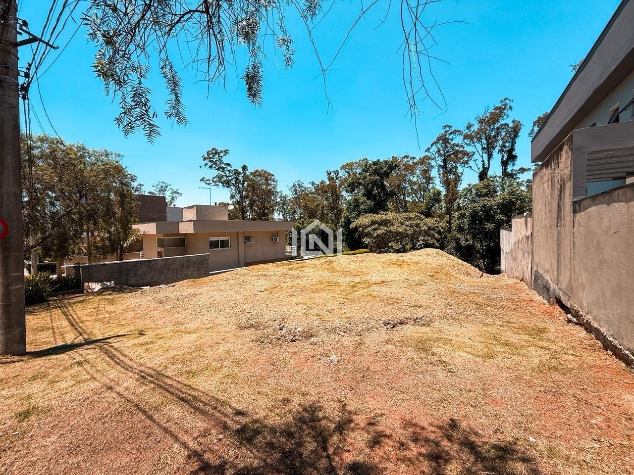 terreno plano a venda no condominio reserva do vianna