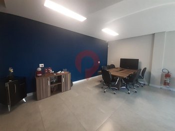 industrial em Rua Isaura Aparecida Oliveira Barbosa Terini, Jardim Itapuã - Valinhos - SP