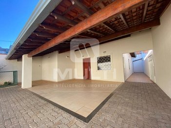 house em Avenida Vereador Carlito Cordeiro, Laranjeiras - Uberlândia - MG