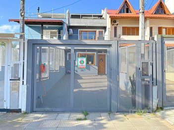 house em Rua Heitor Kramer, Guarujá - Porto Alegre - RS