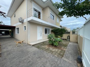 house em Rua do Farol, Campeche - Florianópolis - SC