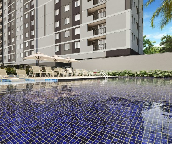 piscina-com-deck-e-vista-para-o-predio