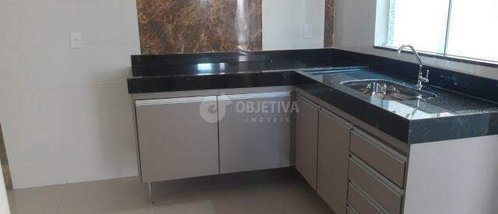house em Avenida Ubirajara Zacharias, Novo Mundo - Uberlândia - MG