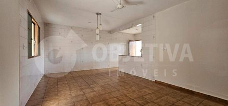 house em Rua Ordália Carneiro Oliveira, Presidente Roosevelt - Uberlândia - MG