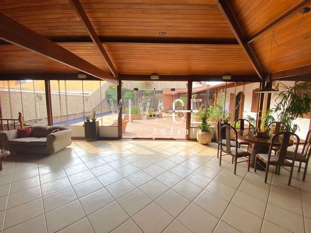 Casa com 5 quartos — Santa Lúcia, Belo Horizonte