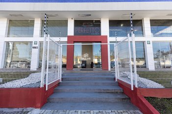 business em Rua Amazonas de Souza Azevedo, Bacacheri - Curitiba - PR