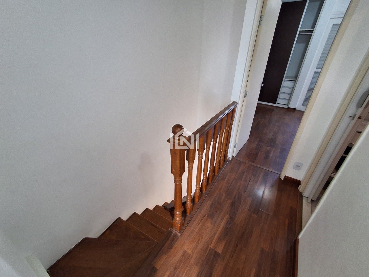 casa a venda no condominio vila de espanha - escada