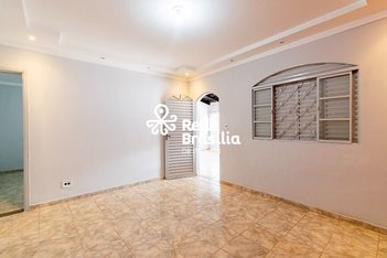 house em QNL 15 Conjunto F, Taguatinga Centro (Taguatinga) - Brasília - DF