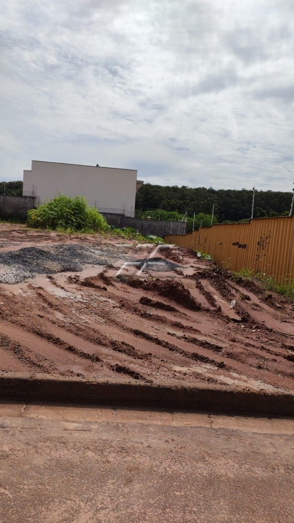 Terreno 8x26,62, próximo ao shopping Rio Claro