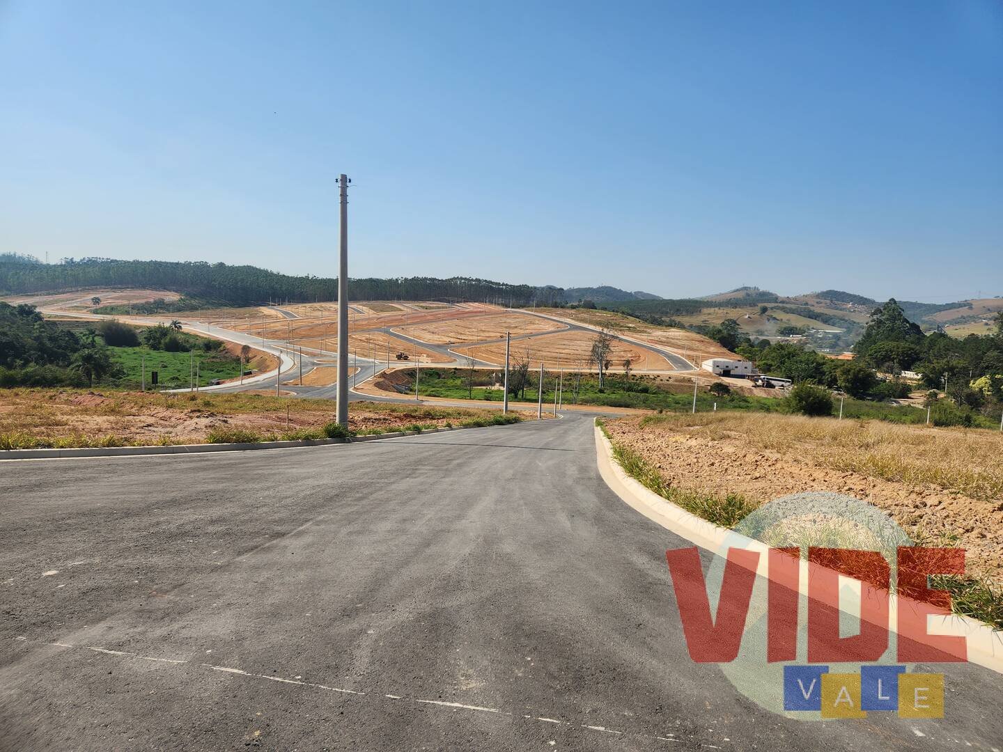 TERRENO DE 236M� DE ESQUINA NO VILA DAS FLORES PRONTO PARA CONSTRUIR!