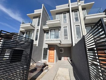 house em Rua Lupionópolis, Sítio Cercado - Curitiba - PR