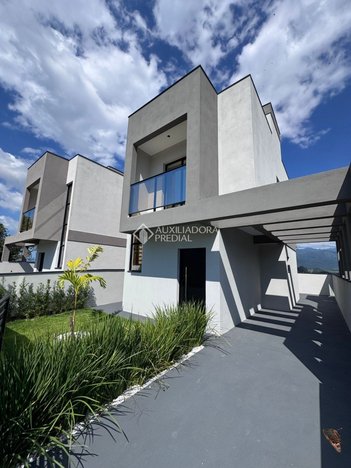 house em Rua Rogéria da Silva Felisbino, Alto Aririú - Palhoça - SC
