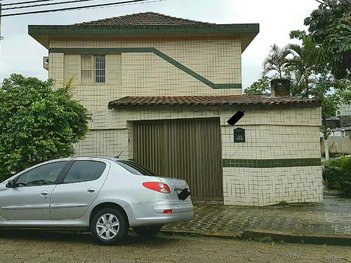 house em Avenida Nove de Julho, Vila Cascatinha - São Vicente - SP