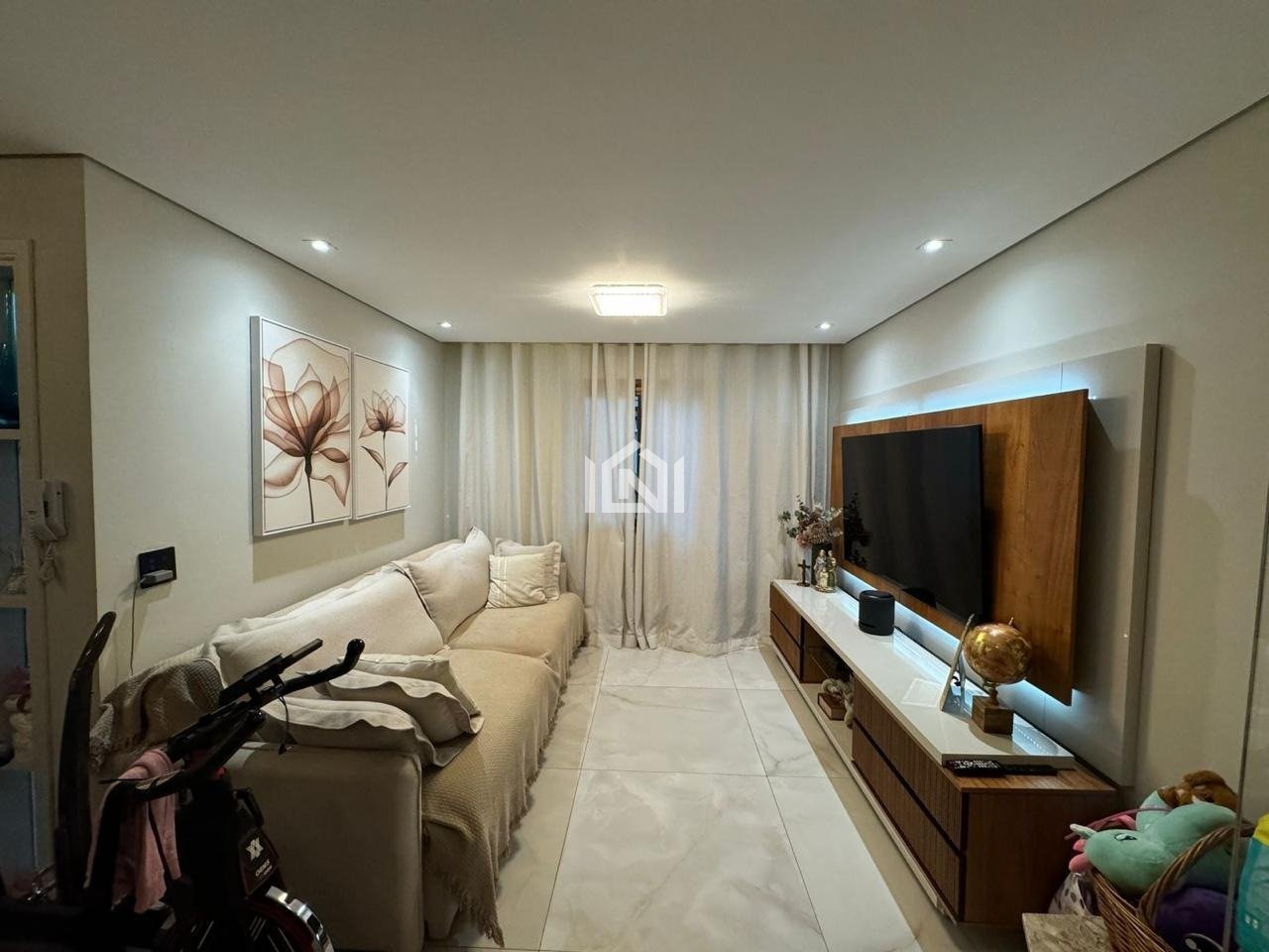 casa a venda no condominio san filipe - sala de tv