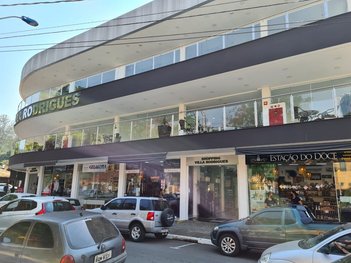 commercial_building em Avenida Carlos Mauro, Centro - Águas de São Pedro - SP