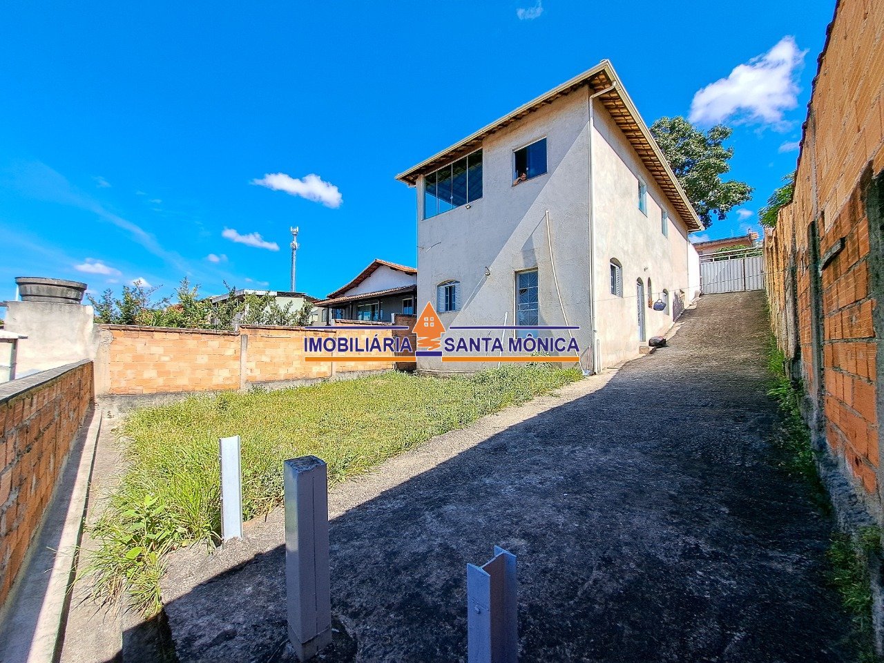 Casa com 4 quartos — Santa Mônica, Belo Horizonte