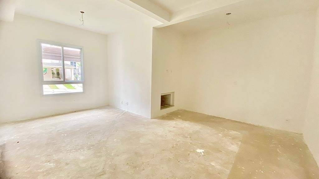 Casa a venda no condominio Mirante Jardim da Gloria - Sala de televisao e sala de estar com lareira