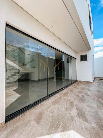 house em Avenida Victor Alves Pereira, Novo Mundo - Uberlândia - MG