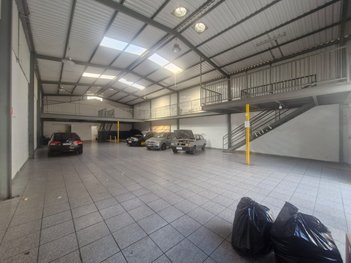 industrial em Rua Doutor Dolzani, Jardim da Glória - São Paulo - SP