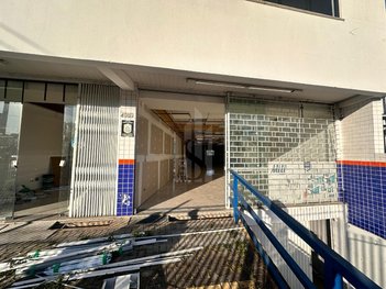 business em Avenida Senador Salgado Filho, Uberaba - Curitiba - PR