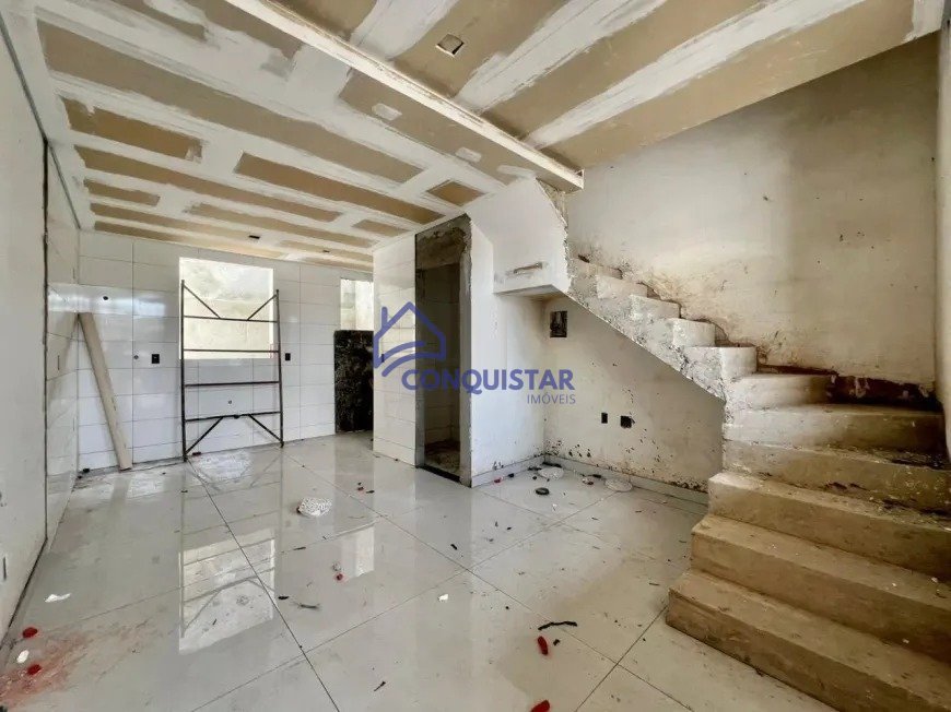 Casa com 2 quartos — Piratininga (Venda Nova), Belo Horizonte