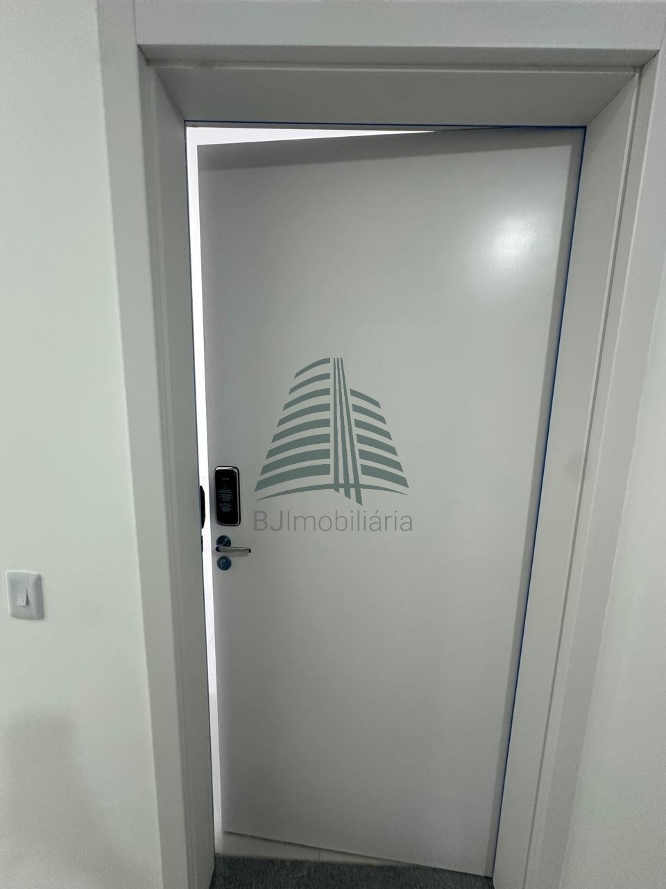 590debfd-3b12-40af-bebe-37f47f5040fc