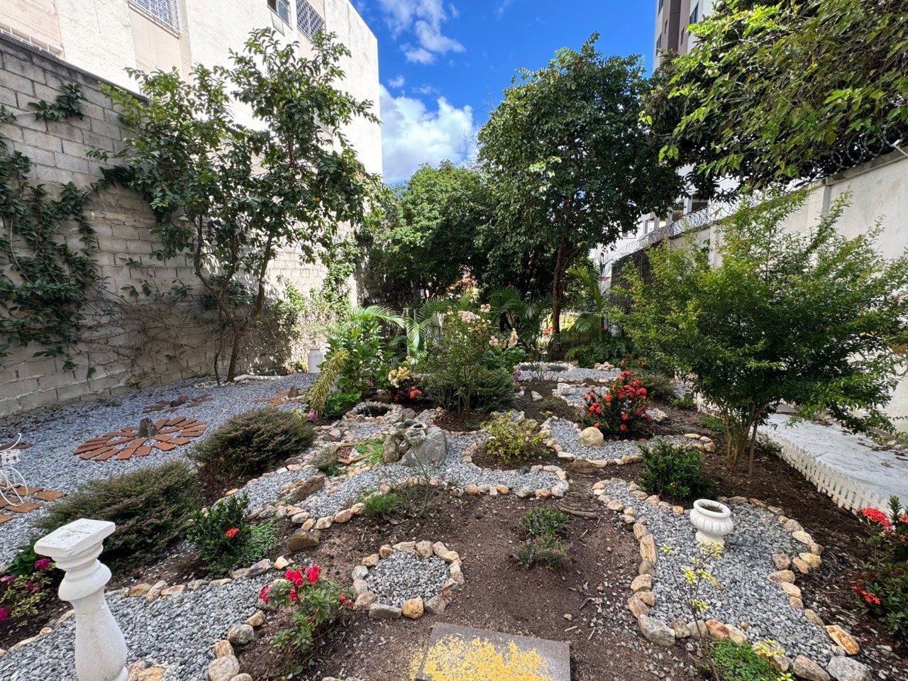 Casa com 4 quartos — Sagrada Família, Belo Horizonte