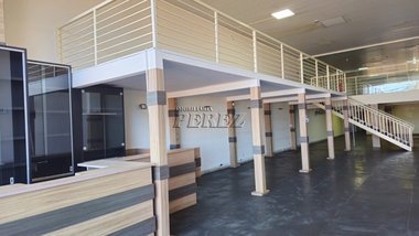 business em Avenida Saul Elkind, Conjunto Vivi Xavier - Londrina - PR