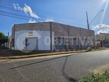 business em Avenida Angelino Favato, Granada - Uberlândia - MG
