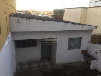 house em Rua Quinze de Novembro, Centro - Varginha - MG