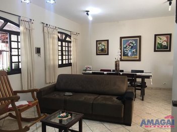 house em Avenida Estados Unidos, Jardim Siesta - Jacareí - SP
