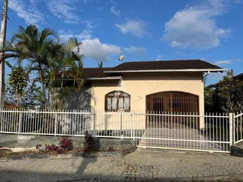 house em Rua Deputado Jota Gonçalves, Iririú - Joinville - SC