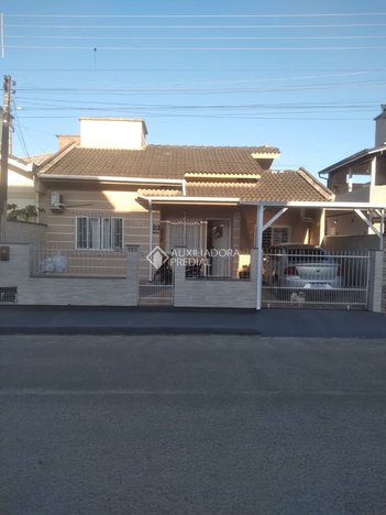 house em Rua do Corvo, São Sebastião - Palhoça - SC