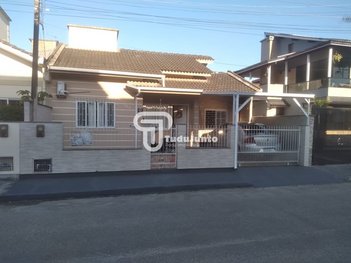 house em Rua do Corvo, São Sebastião - Palhoça - SC