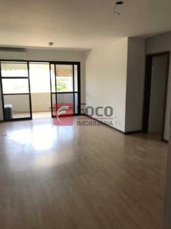 apartment em Rua General Renato Paquet, Barra da Tijuca - Rio de Janeiro - RJ