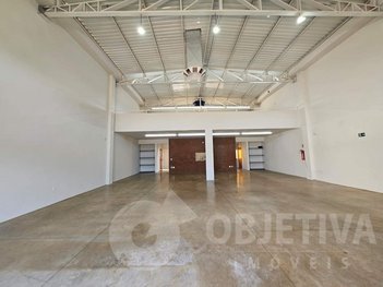 industrial em Avenida Seme Simão, Laranjeiras - Uberlândia - MG