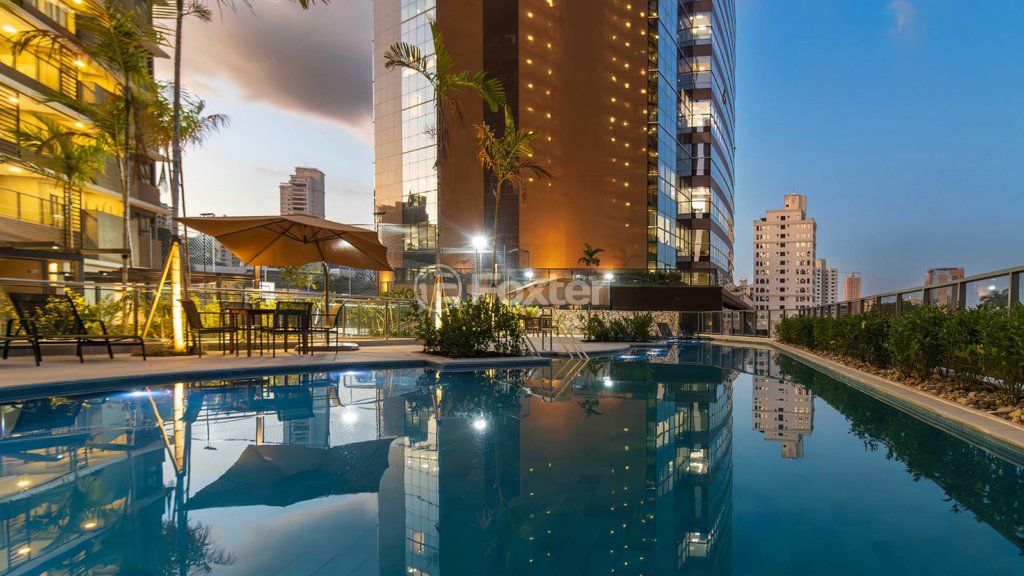 piscina-com-vista-panoramica-e-deck-de-madeira.jpeg