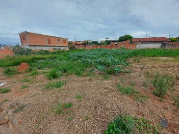 land_lot em Rua Augusto Mazzoni, Residencial Lívia I - Botucatu - SP