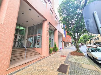 business em Rua Lamenha Lins, Centro - Curitiba - PR