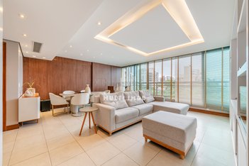 apartment em Rua Primeiro de Janeiro, Três Figueiras - Porto Alegre - RS
