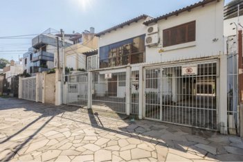house em Rua Luzitana, Higienópolis - Porto Alegre - RS