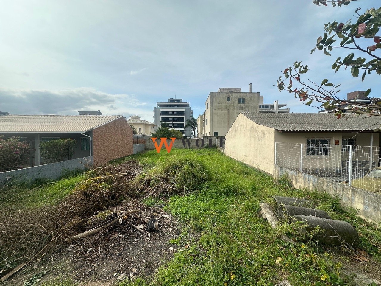 12m Frente por 25m Fundos