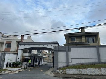 house em Rua Frederico Stella, Cachoeira - Curitiba - PR