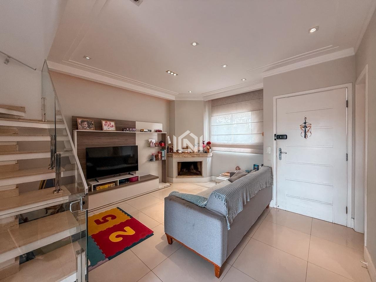 casa a venda no condominio villas da granja ||| - sala de tv