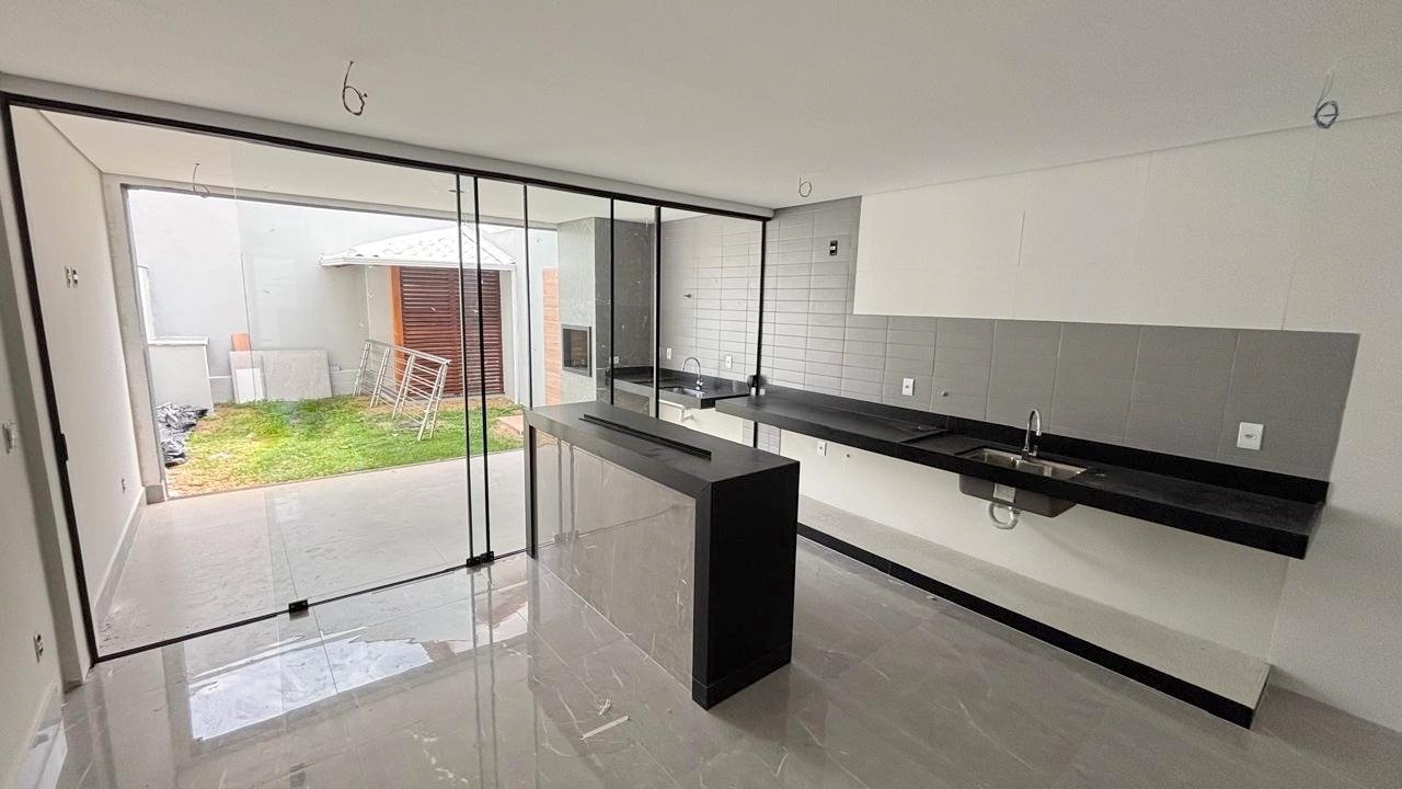 b5deae7d-d9aa-4da1-b0d0-436d9bf91017 (1)