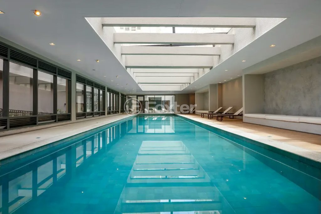piscina-interna-com-acesso-para-cadeirantes
