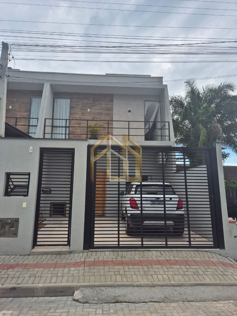Imagem da fachada do sobrado duplex -Sobrado de 3°- 3 dormitórios sendo 1 suíte, mobiliado e com of