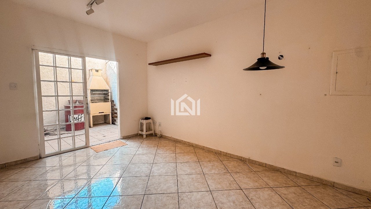 Casa a venda no condominio Villa Nostra - Sala de televisao e sala de jantar