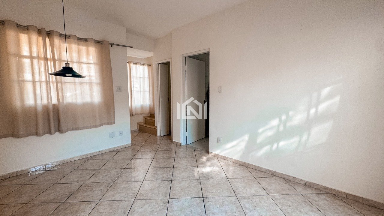 Casa a venda no condominio Villa Nostra - Sala de televisao e sala de jantar