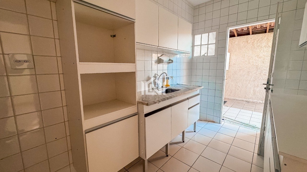 Casa a venda no condominio Villa Nostra - Cozinha com moveis planejados